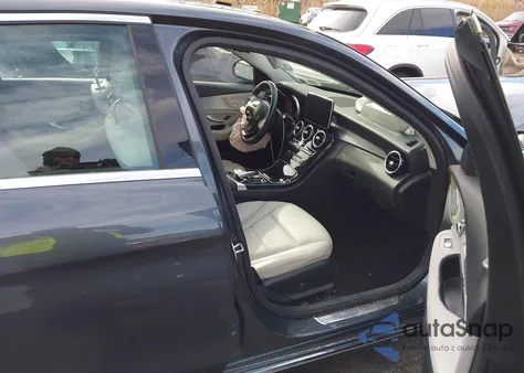 2016 Mercedes-Benz C 300 4Matic из США, поврежденный, VIN 55SWF4KB4GU138312